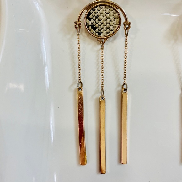 HP! 🐍 CC Snakeskin Print Gold Tone Earrings - Picture 2 of 6